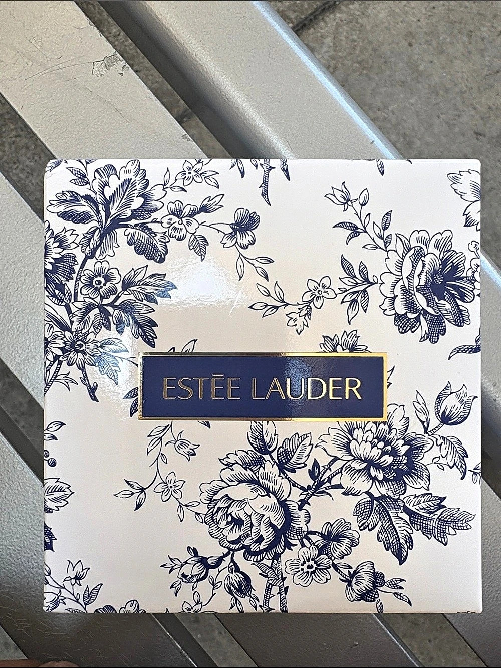 Estée Lauder Holiday Blockbuster Gift Set Cleanser Box